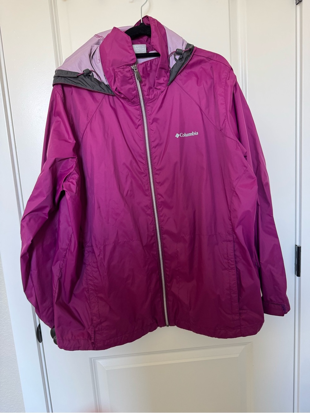 Columbia women’s' Pink Rain Jacket great condition
